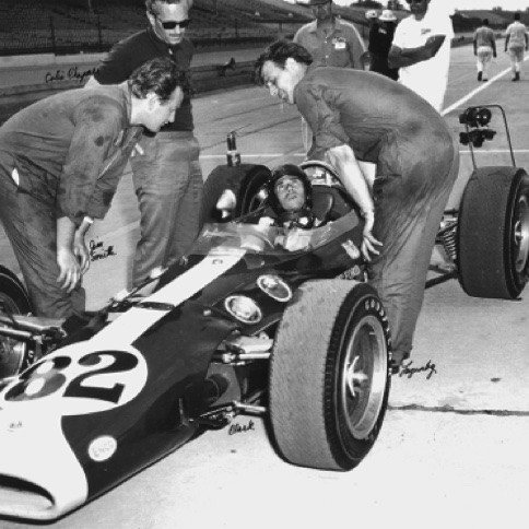 eE discussion avec les mécaniciens pendant les essais...
Contribution James Smith